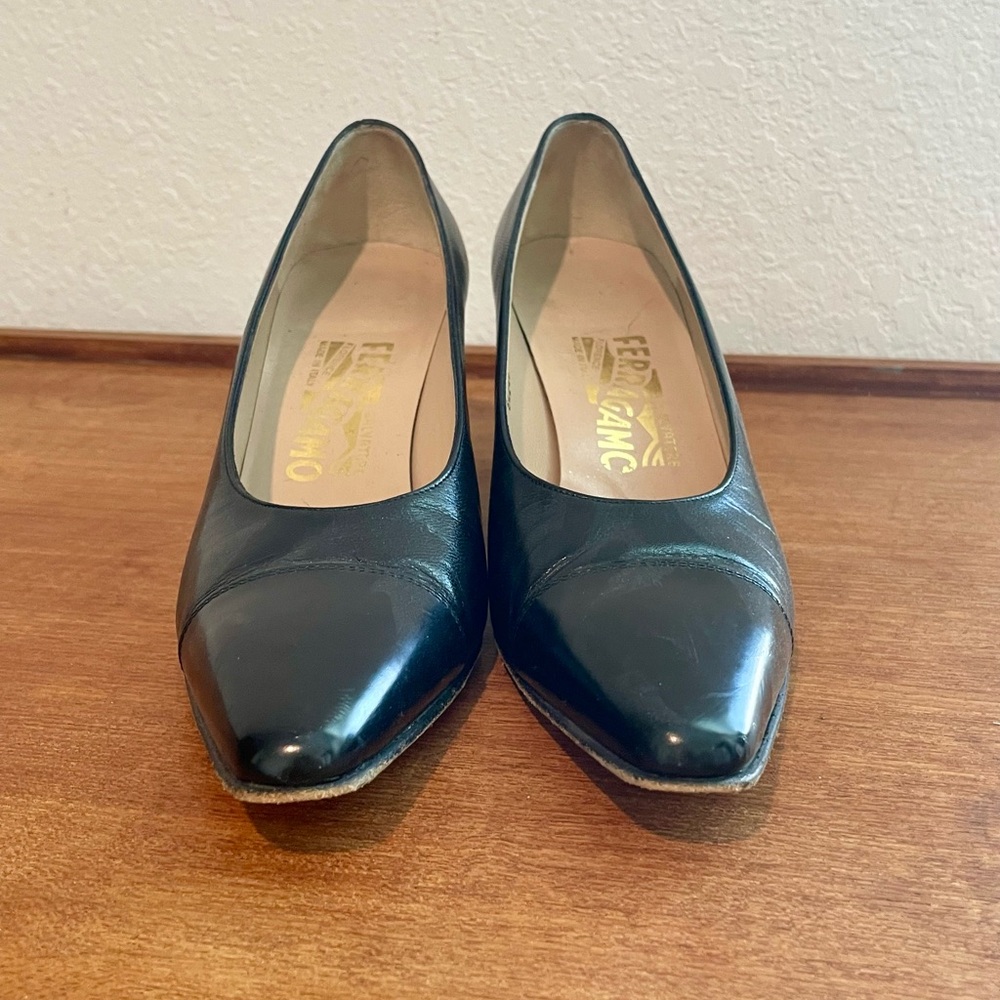 Vintage 1960s Salvatore Ferragamo Italian Cap Toe Black Leather Pumps Size 7AA - Picture 6 of 14